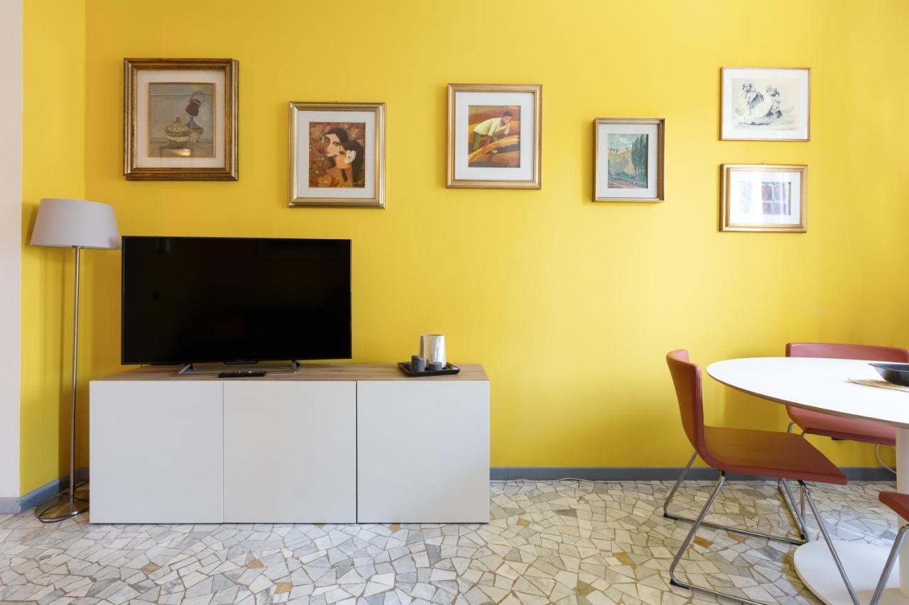 Apartment With Balcony - 50 M Far From M1 Pasteur Milano Exteriör bild
