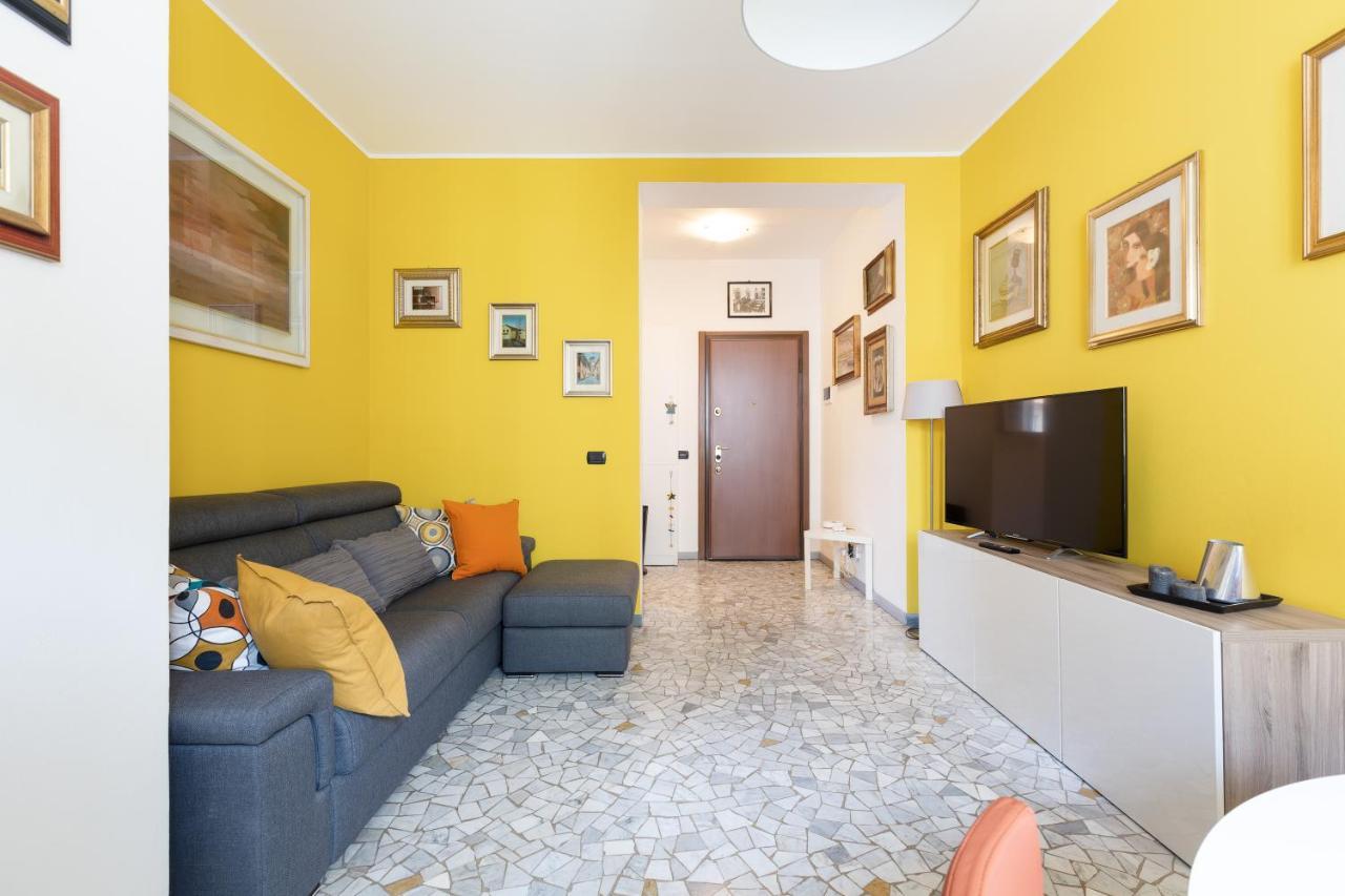 Apartment With Balcony - 50 M Far From M1 Pasteur Milano Exteriör bild