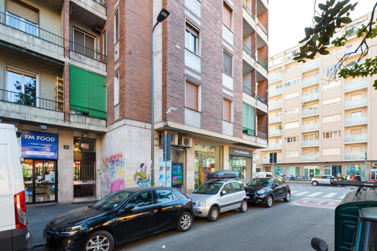 Apartment With Balcony - 50 M Far From M1 Pasteur Milano Exteriör bild