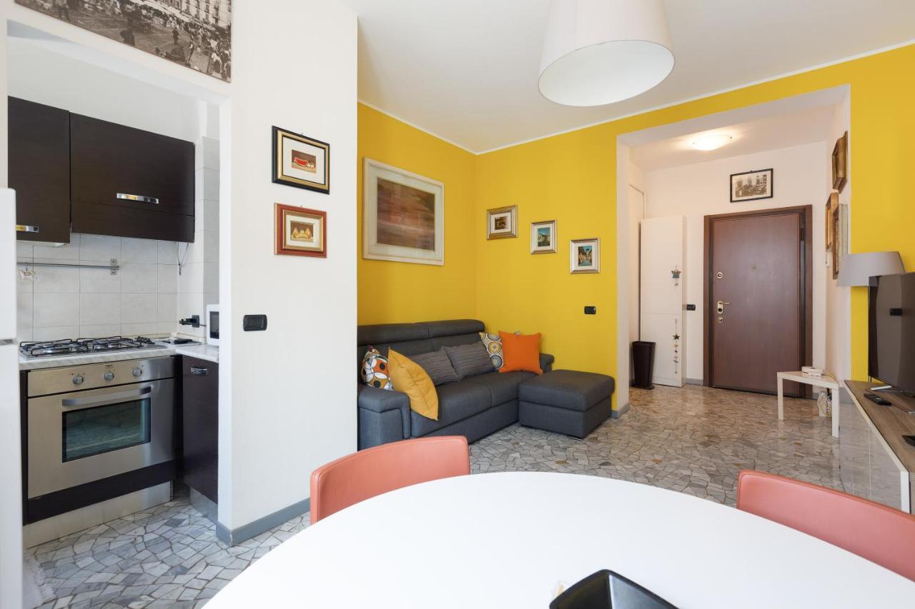 Apartment With Balcony - 50 M Far From M1 Pasteur Milano Exteriör bild